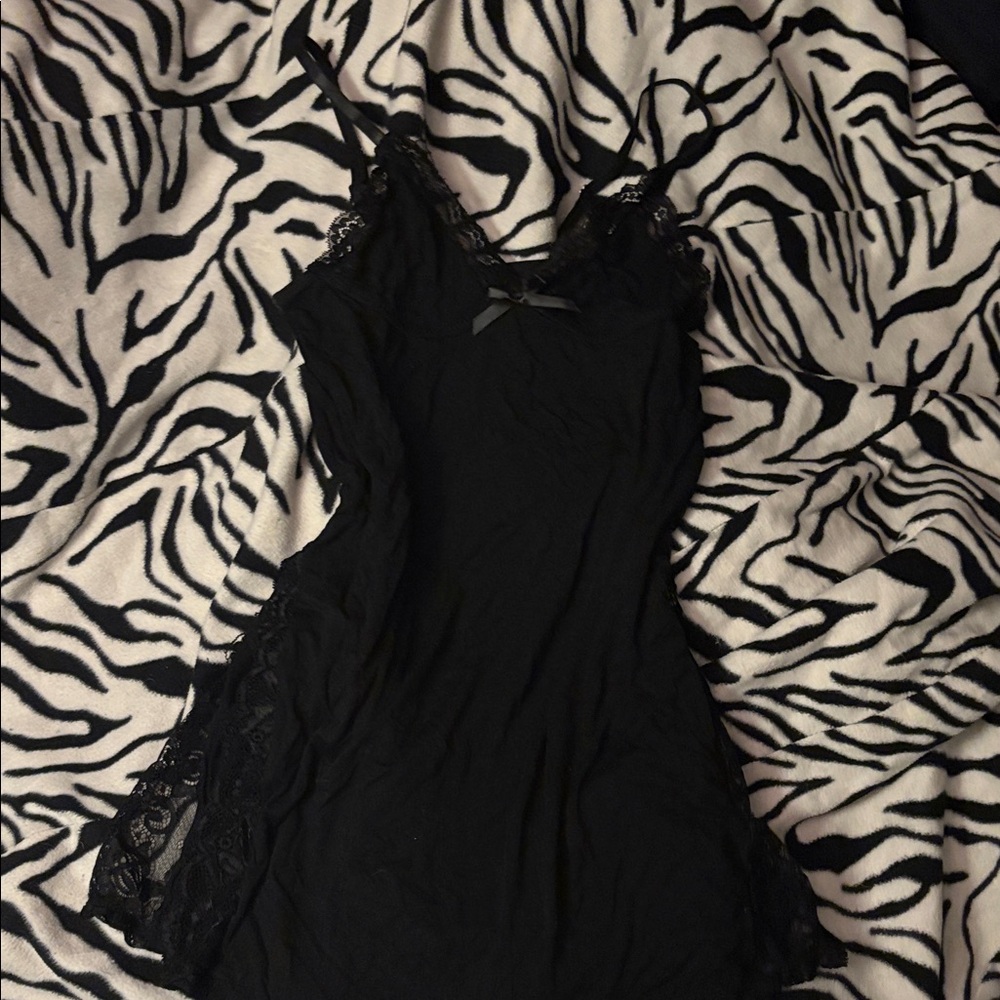 black lace slip dress🗝️